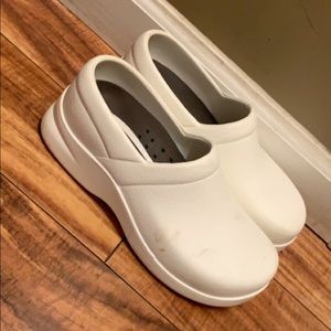 Klogs nursing shoes